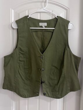 sofia by sofia vergara Olive Green Sleeveless Button Vest